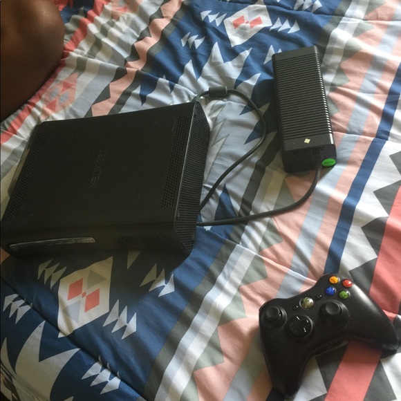 Xbox - Picture 2 of 2